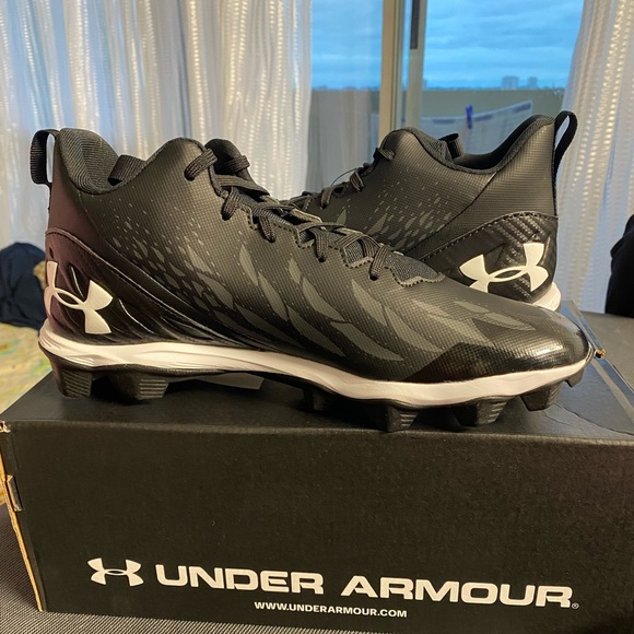 Brand new Under Armour Men's American football shoes - Picture 1 of 4